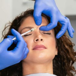Close,Up,Of,Beautician,Expert's,Hands,Injecting,Botox,In,Female